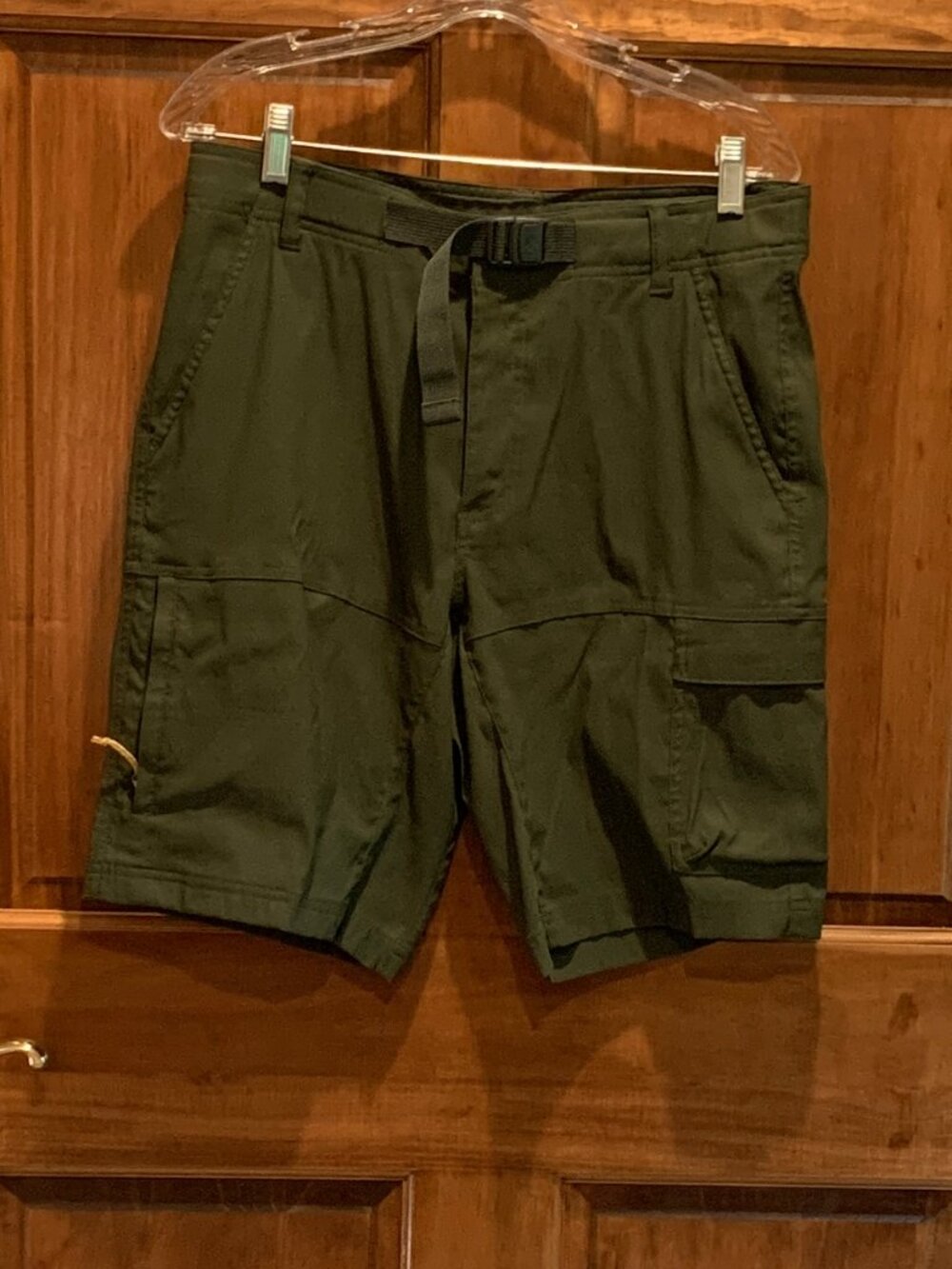 MEN'S COLUMBIA HIKING SHORTS, GREEN CARGO SHORTS, SIZE 32 WAIST, EUC